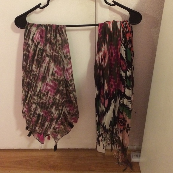 2 Scarves