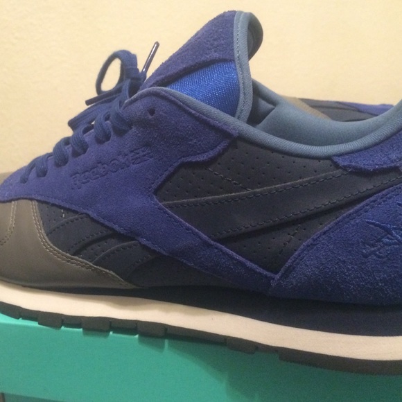 $50 OBO REEBOK CLASSICS GREAT CONDITION - Picture 2 of 3