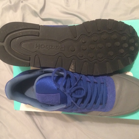 $50 OBO REEBOK CLASSICS GREAT CONDITION - Picture 3 of 3