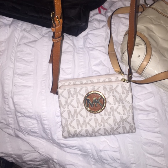 MICHAEL KORS messenger cross body