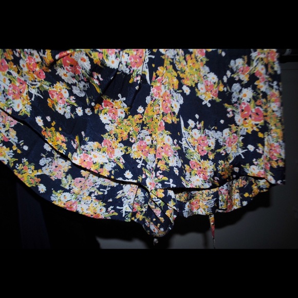 Playsuit with floral pattern - Picture 2 of 4