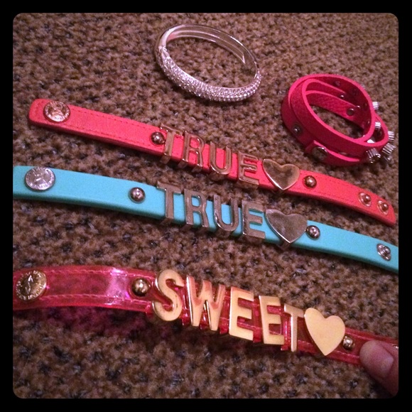 bundle of bracelets 🎀❗️