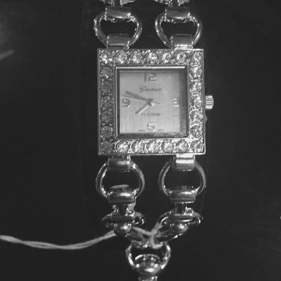 Ladies watch - Picture 2 of 2