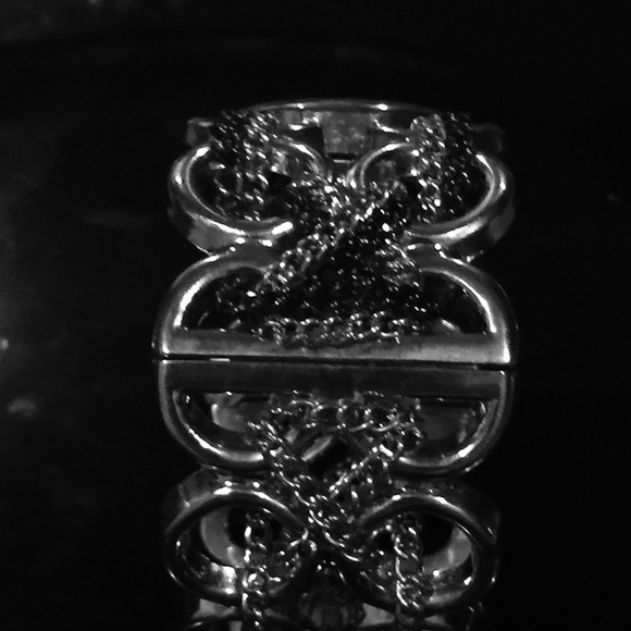 Ladies cuff Watch - Picture 3 of 3