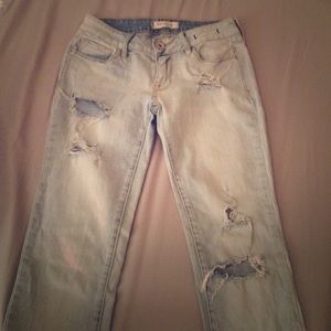 Bullhead blue distressed jeans