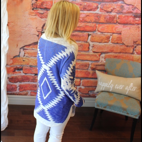 Blue and white soft Aztec tunic - Picture 2 of 2