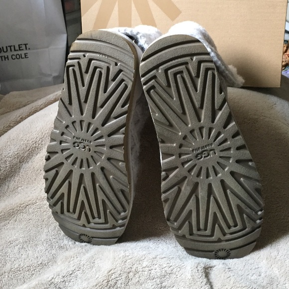 Ugg Australia 🎉🎉HOST PICK🎉🎉 - Picture 3 of 4