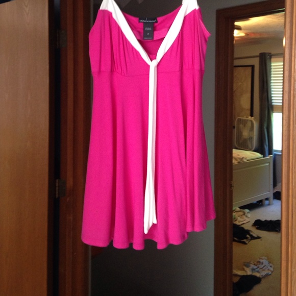 Victoria secret size M ladies too pink and white