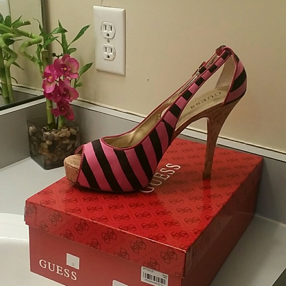 Guess Jacoba Heels - Picture 1 of 1