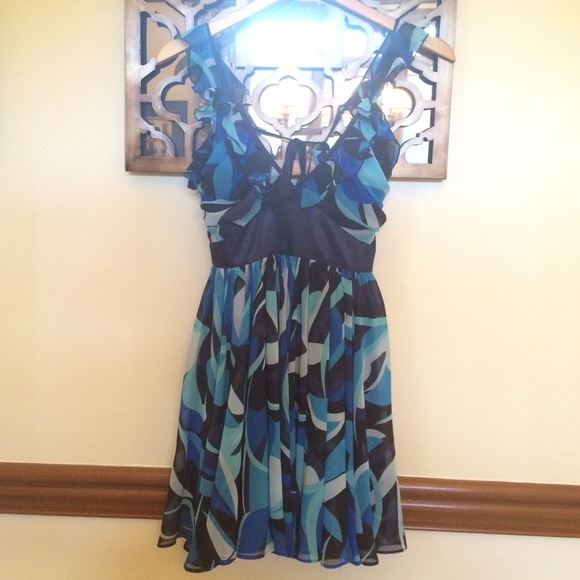 SOLD!!!!Arden B Blue Patterned Dress💙