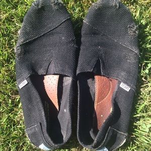 Worn Black Canvas Toms M11