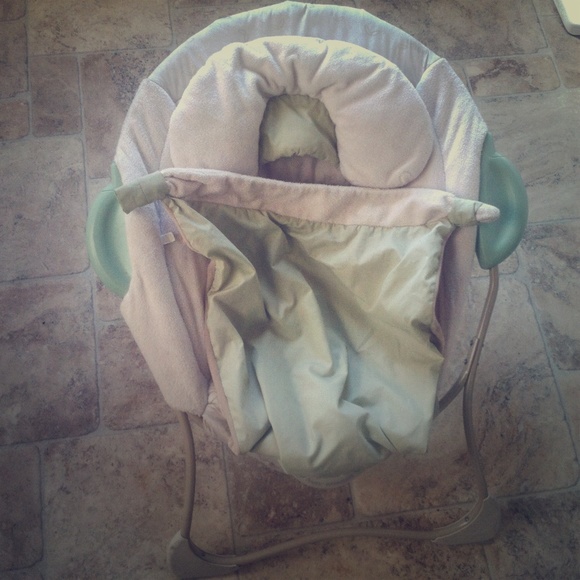 Neutral newborn seat