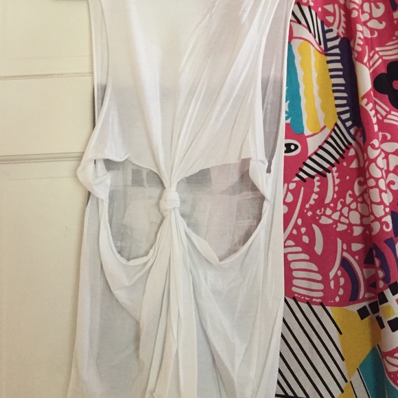 Guess Tank - Picture 3 of 3