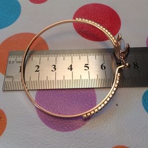 A kitty bracelet