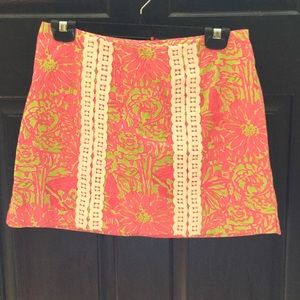 Lilly patterned skirt.