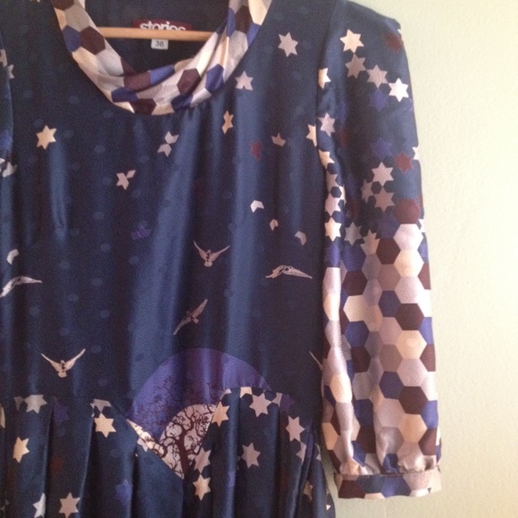 Stories Rikkemai Silk Star & Bird Print Dress - Picture 2 of 4