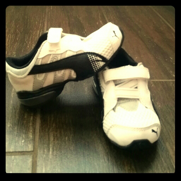 Toddler boys size 6 Pumas