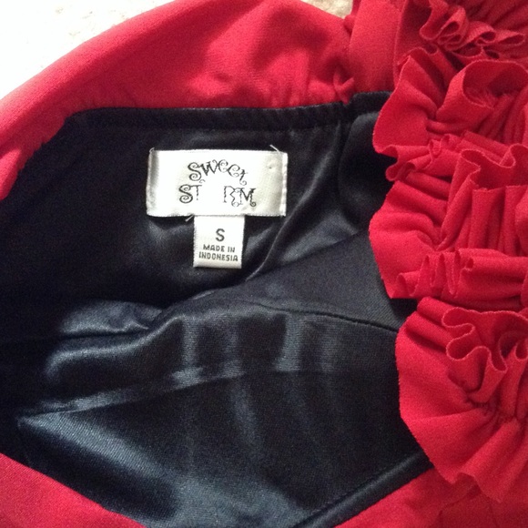 Sweet storm red dress - Picture 2 of 4