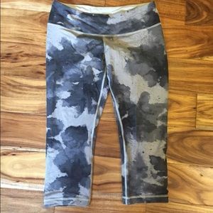 Lululemon crops 10