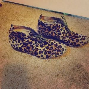 Brown leopard print shoes