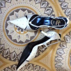Cream snakeskin low heel roger vivien