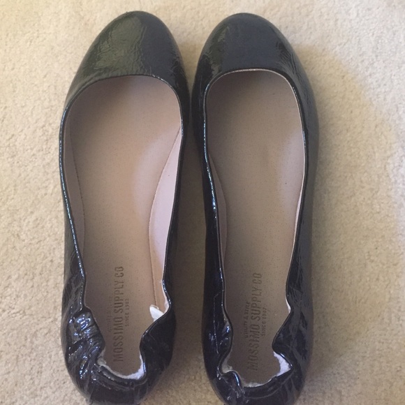 Mossimo black patent stamped leather flats