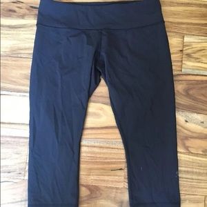 Lululemon crops 10