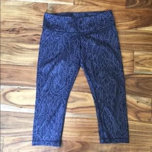 Lululemon crops 10