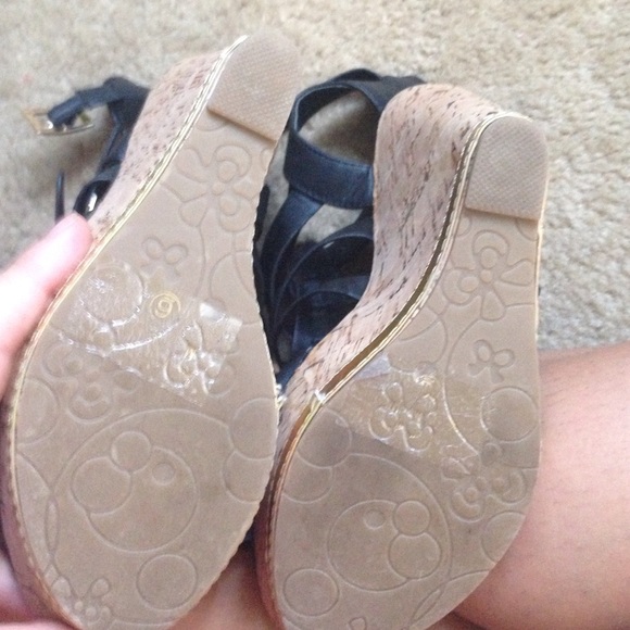black wedges - Picture 3 of 3