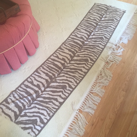 NWOT zebra striped coach scarf - Picture 3 of 4