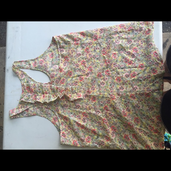 Candie's Floral Racerback Top with Back Ruffles - Picture 2 of 2