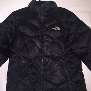 All black down North Face jacket 550