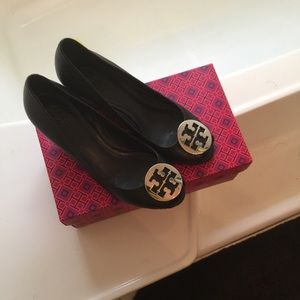 ✔️💯Tory Burch peep toe Wedges