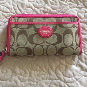 Wristlet coach