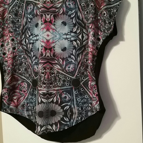 Blouse - Picture 2 of 3