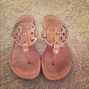 Tory Burch Logo Sandal，Nude