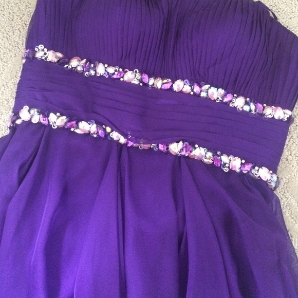 Formal dress - Picture 2 of 4