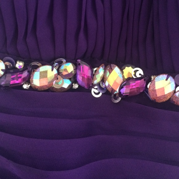 Formal dress - Picture 4 of 4