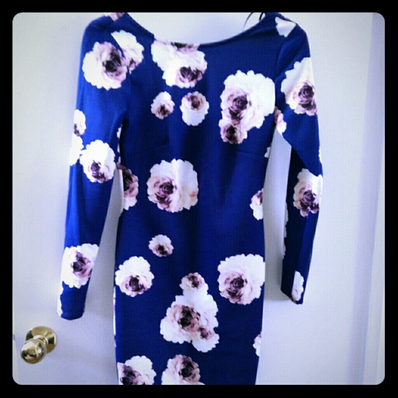Sold in bundle.. Floral scoop back dress - Picture 1 of 3