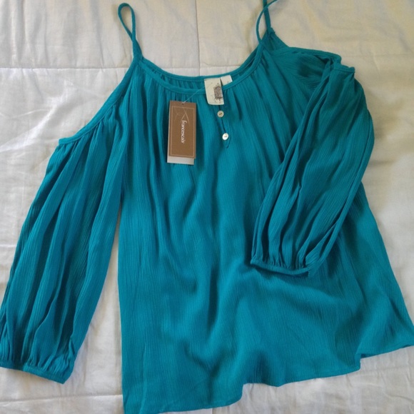 Francesca's NWT Cold Shoulder Top