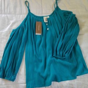 Francesca's NWT Cold Shoulder Top