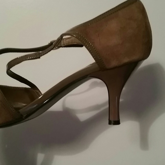 Shoe - Picture 3 of 3