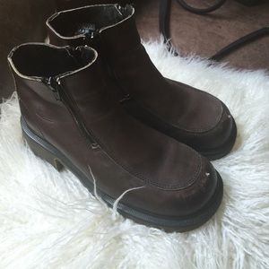 VINTAGE DR. MARTENS brown booties