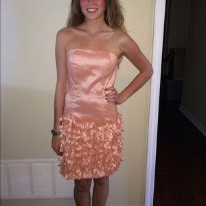 Peach strapless prom/homecoming dress