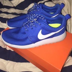 Nike Roshe Runs in men's size 8