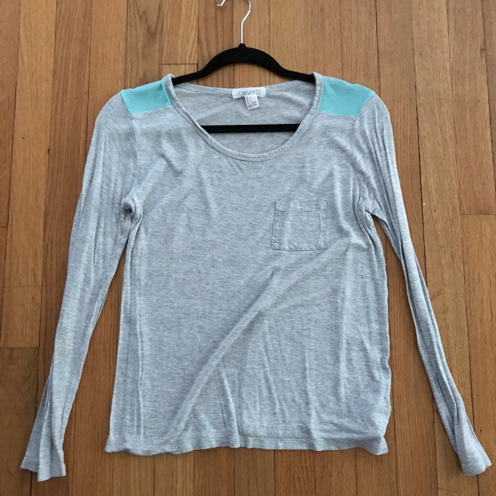 FOREVER 21 COLOR BLOCK LONG SLEEVE SIZE SMALL