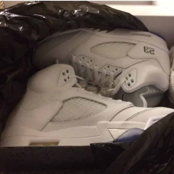 Jordan Shoes - White metallic silver Jordan 5