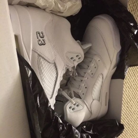 White metallic silver Jordan 5 - Picture 2 of 3