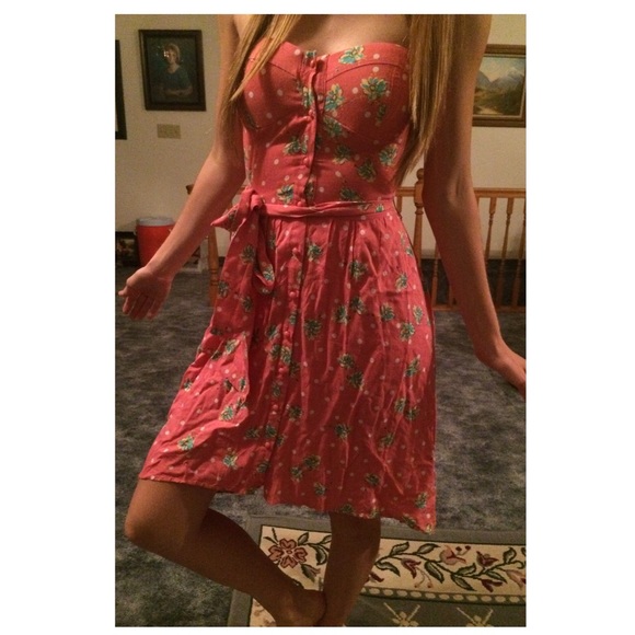 Pink strapless button up dress - Picture 2 of 2
