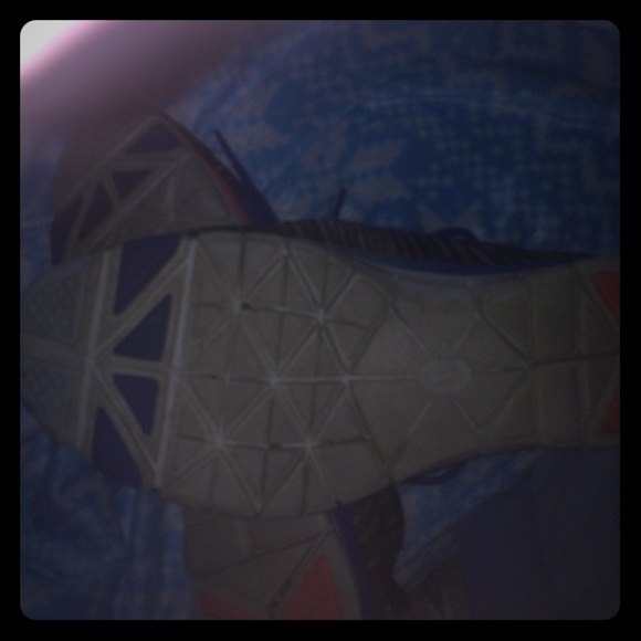 bottom pics of Nike shoes